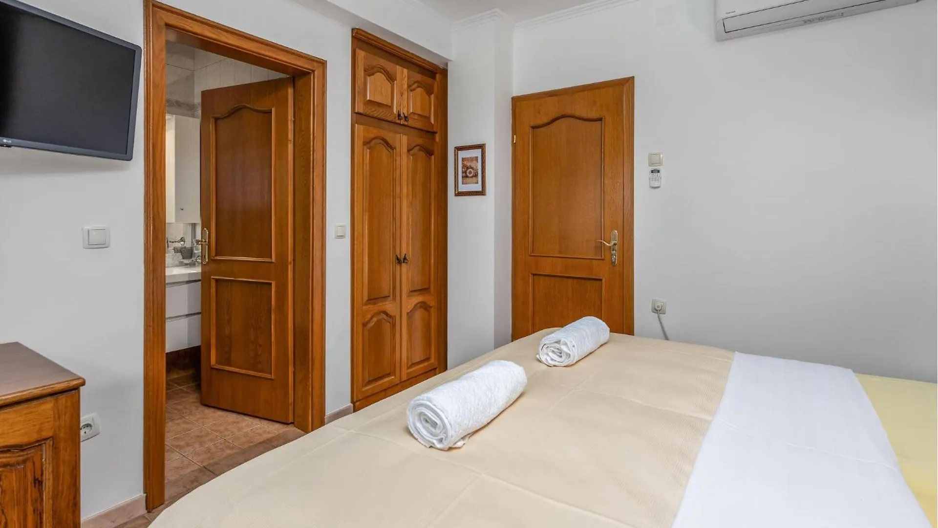 4 Bedroom Awesome Apartment In Selce 0*,