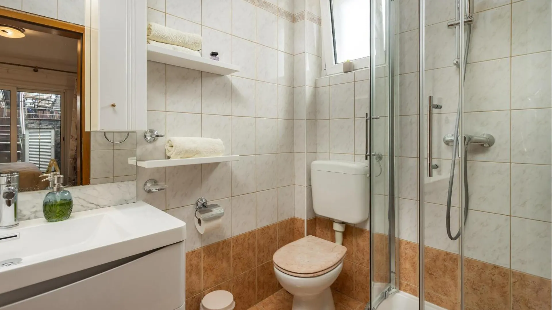 4 Bedroom Awesome Apartment In Selce