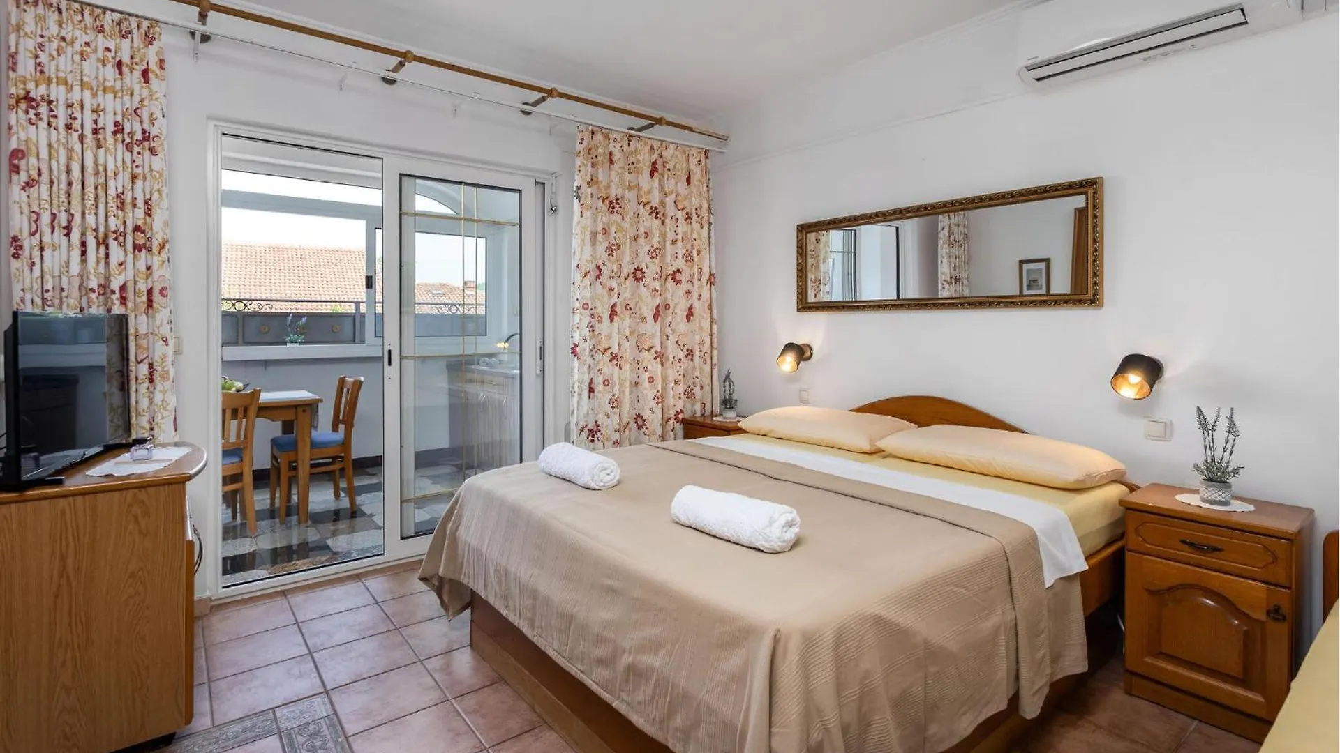4 Bedroom Awesome Apartment In Selce