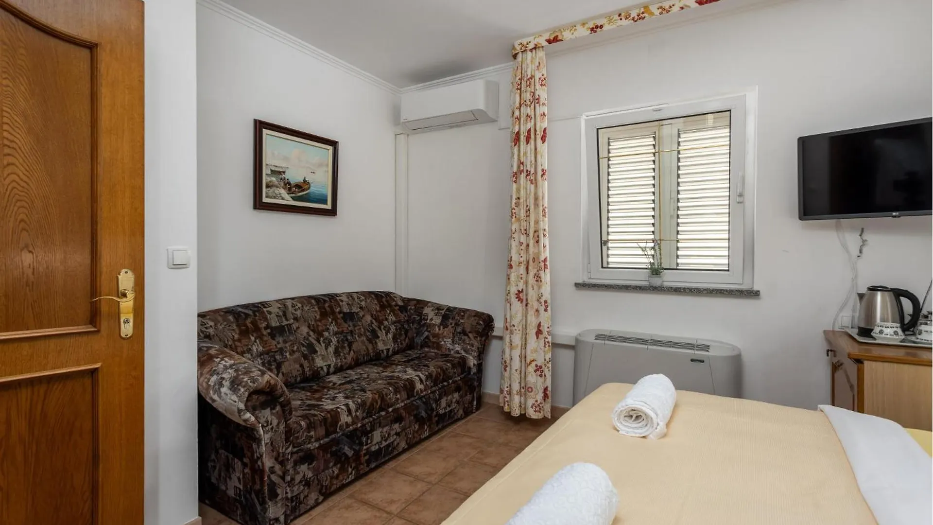 4 Bedroom Awesome Apartment In Selce 0*,  Croatia