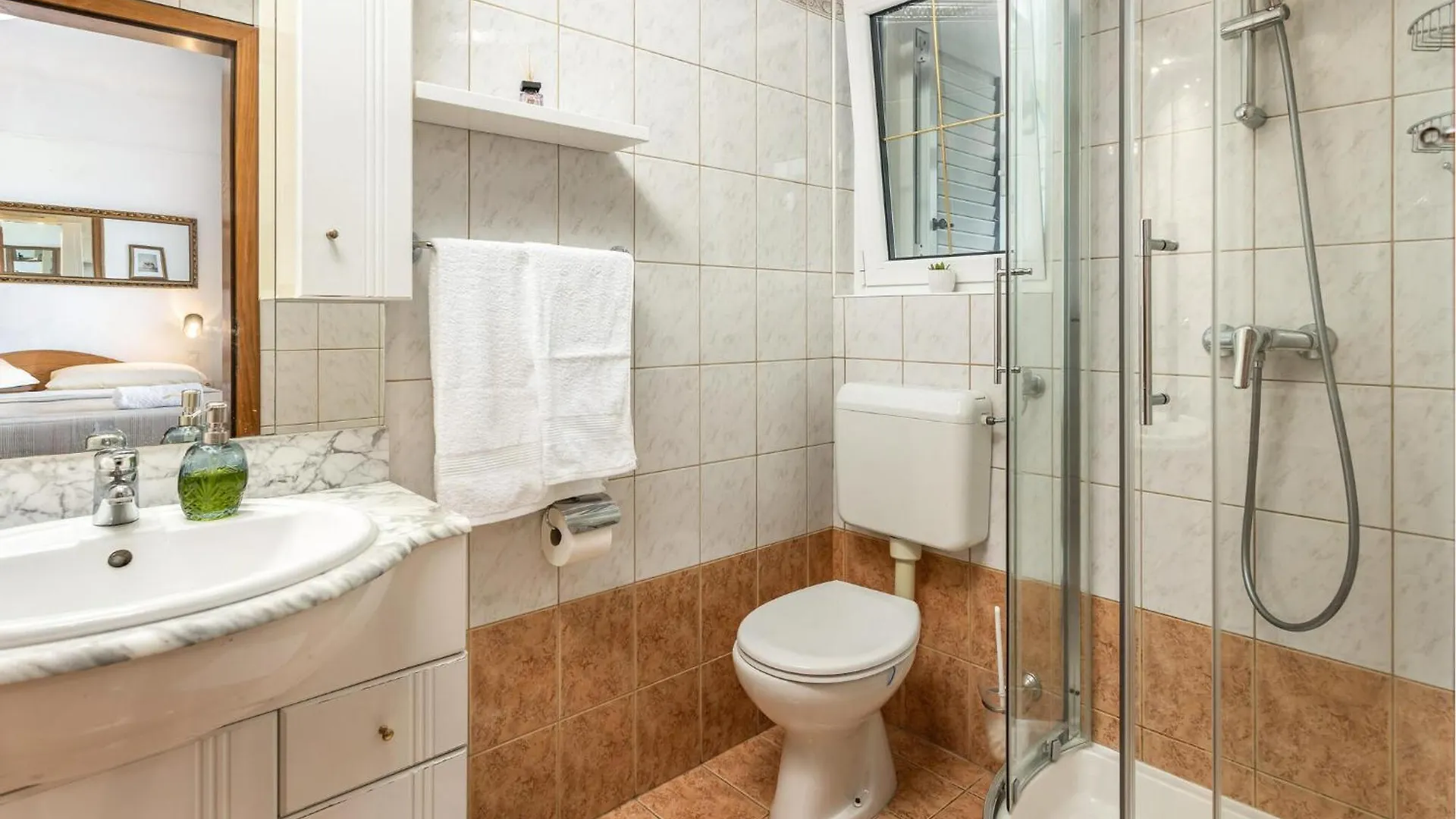 4 Bedroom Awesome Apartment In Selce 0*,