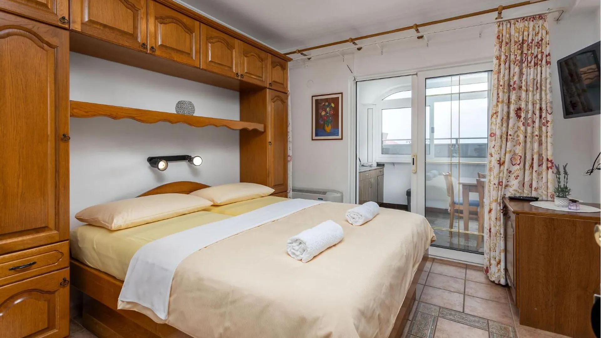 4 Bedroom Awesome Apartment In Selce