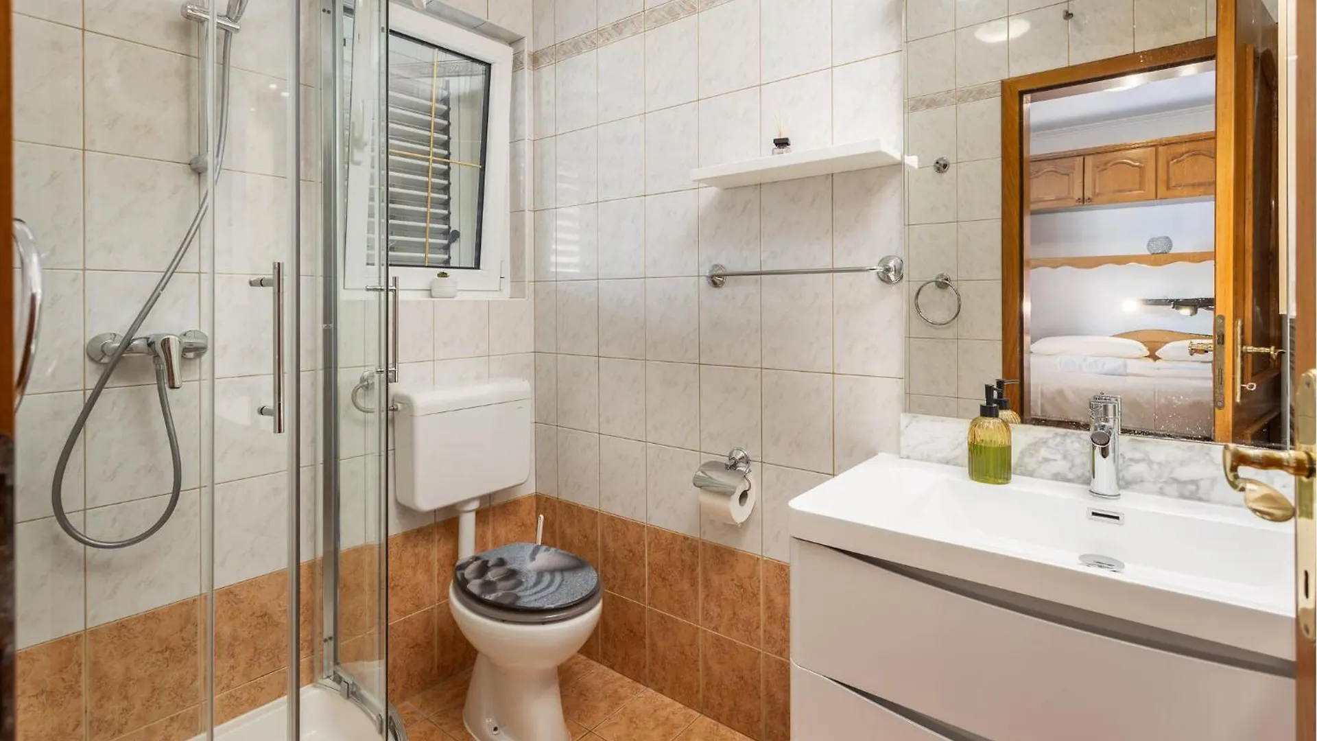 4 Bedroom Awesome Apartment In Selce 0*,  Croatia