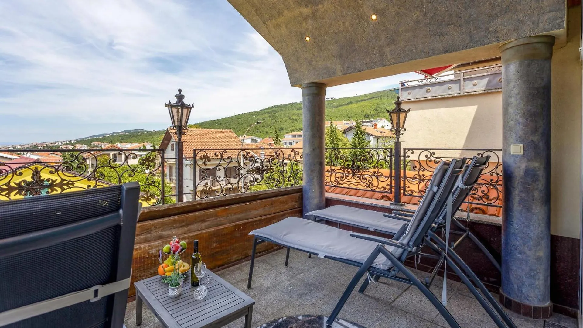 4 Bedroom Awesome Apartment In Selce